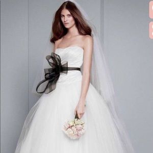 Vera Wang White Cream tulle Wedding Dress